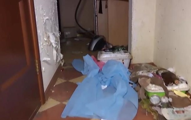 В Киеве женщина бросила в съемной квартире 40 котов и собаку