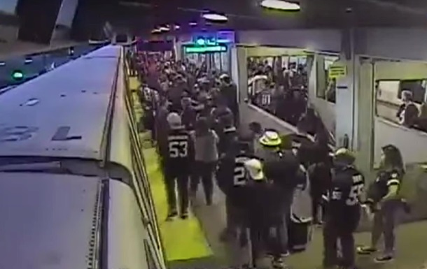 Працівник метро врятував людину за мить від смерті