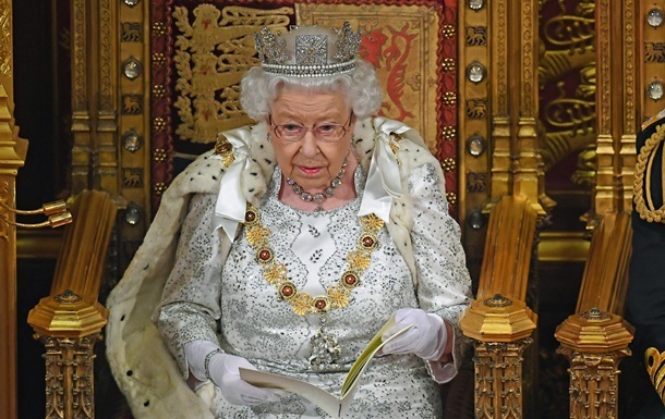 Єлизавета II відмовилася носити натуральне хутро