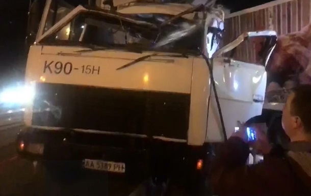В Киеве МАЗ без тормозов протаранил девять авто