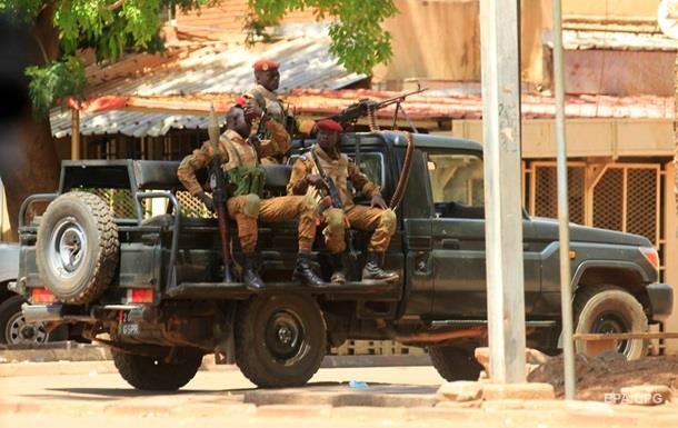 В Буркина-Фасо боевики напали на золотодобытчиков: 37 жертв