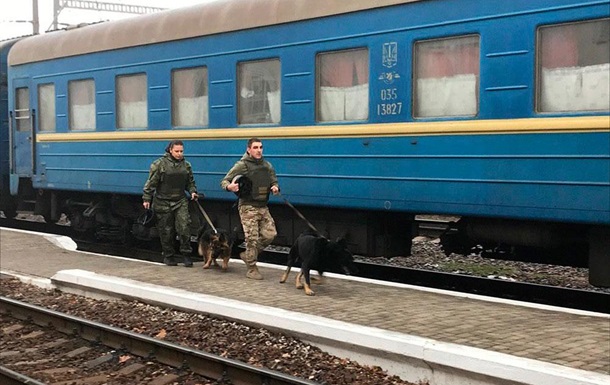 У Полтаві евакуювали півтисячі пасажирів поїзда