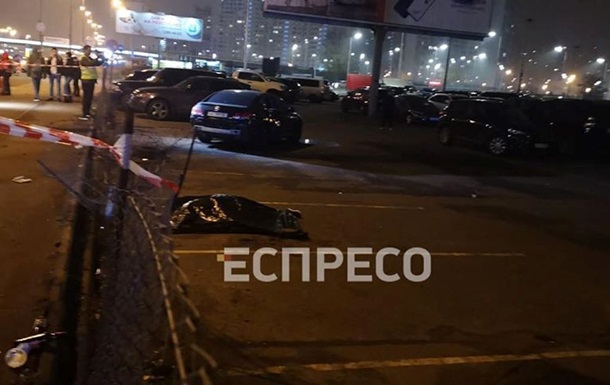 Появилось видео, как Lexus раздавил пешеходов в Киеве