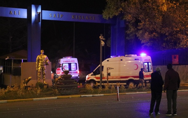 У Туреччині під час вибухів на арсеналі постраждали 17 осіб