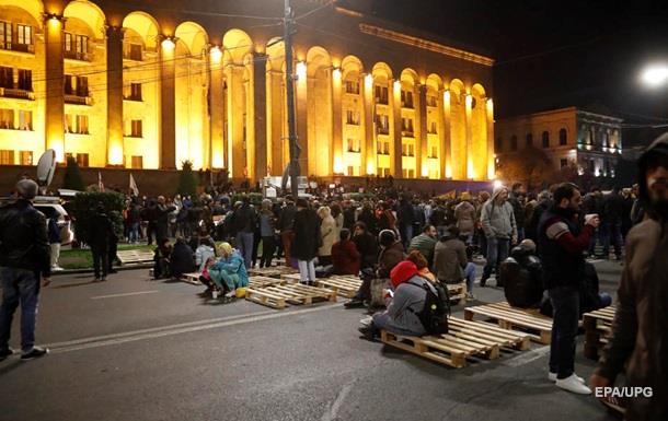 Протестующие в Тбилиси провели ночь в палатках