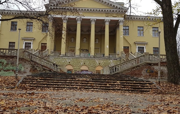 У Мережі з явилися фото руйнації Потьомкінського палацу в Дніпрі