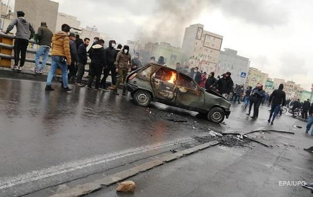 Беспорядки в Иране: власти пригрозили протестующим