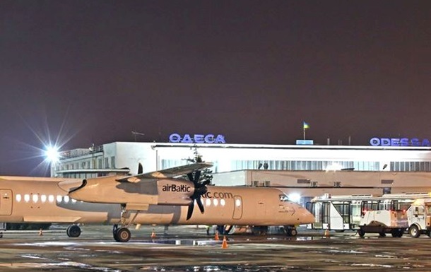 Одеський аеропорт відновив роботу