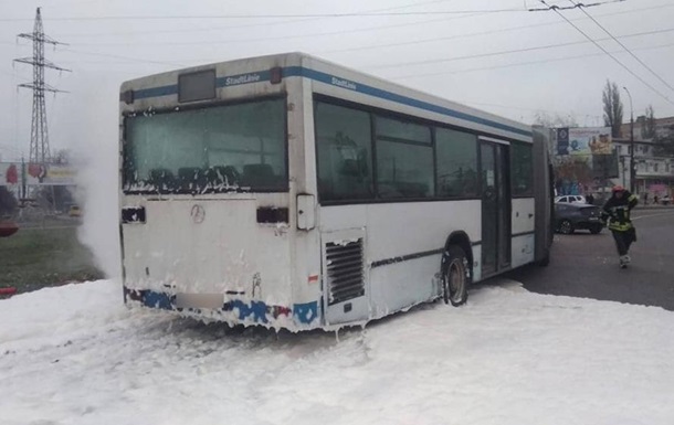 В Николаеве на ходу загорелся автобус с пассажирами
