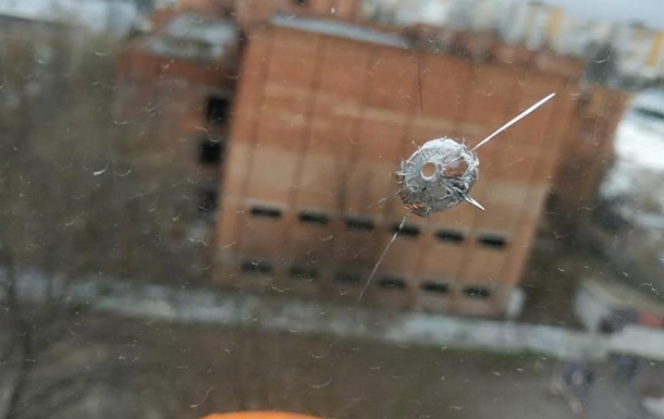У Львові підлітки обстріляли багатоповерховий житловий будинок