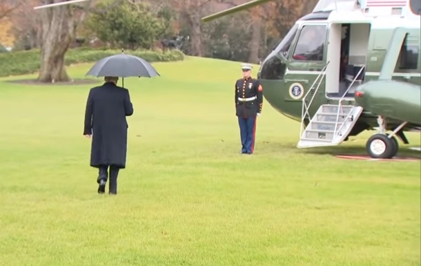 Трамп ледь не забув дружину, сідаючи у вертоліт