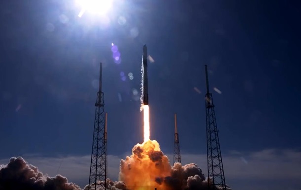 SpaceX запустила космічну вантажівку Dragon до МКС