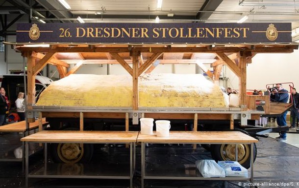 У Дрездені представили велетенський різдвяний кекс
