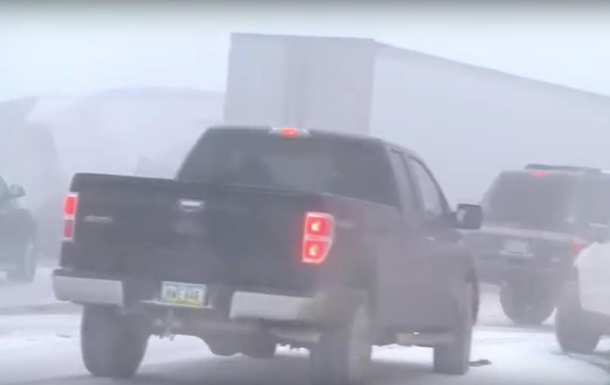 Непогода в США: на трассе столкнулись более полусотни машин