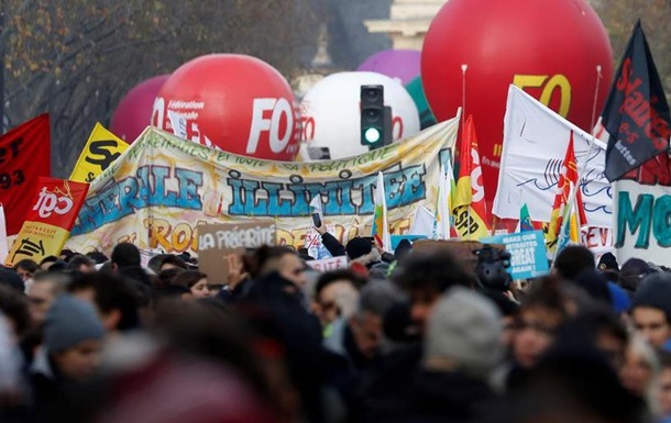 У Франції тривають масові протести проти пенсійної реформи 