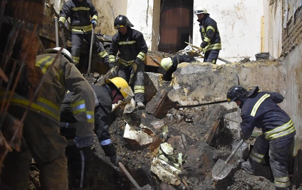 Пожар в Одессе: в ГСЧС заявили об угрозе обрушения
