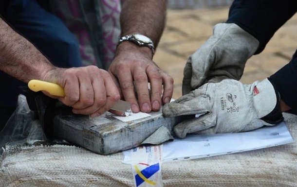 В Перу задержали подлодку с тоннами кокаина