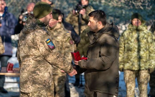 Зеленский наградил 29 военных орденами и медалями