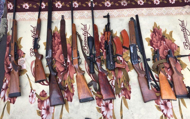 На Донбассе у пенсионера изъяли 17 единиц оружия