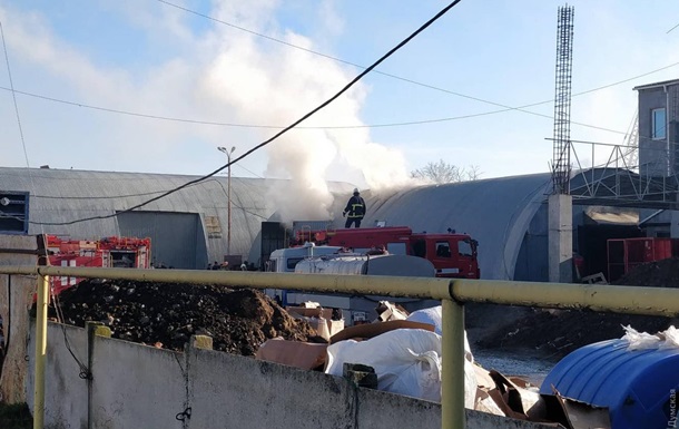 В Одессе произошел пожар на складе промтоварного рынка