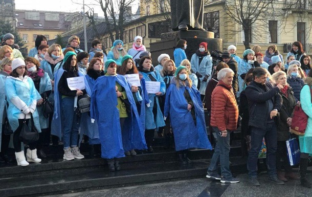 Львовские медики протестовали против низких зарплат