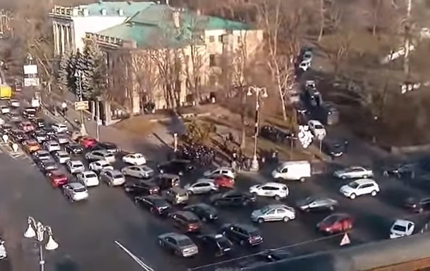 В центре Киева компания напала на полицейских, пришлось стрелять