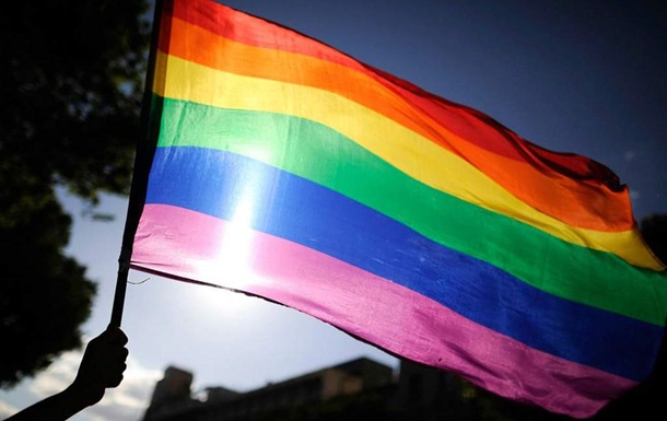 Американець сяде на 16 років за те, що спалив прапор ЛГБТ