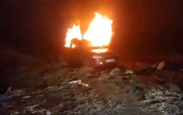Жінка звернулася до Зеленського та спалила авто