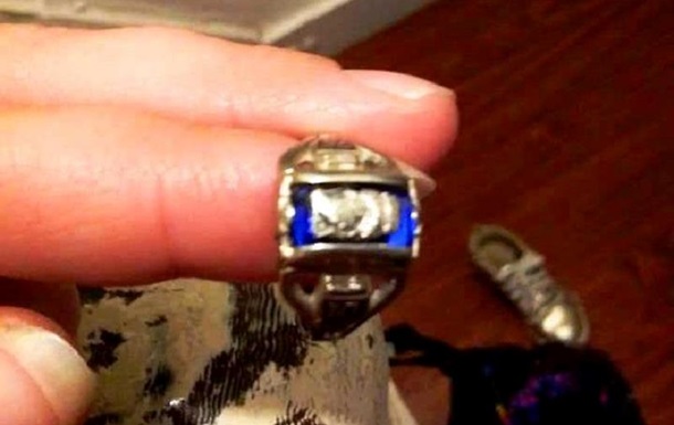 Женщина получила кольцо, потерянное 44 года назад