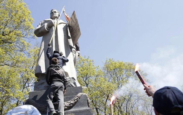 Глава института Нацпамяти рассказал о судьбе памятника Ватутину в Киеве