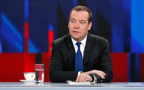 Медведев: Северный поток-2 достроят с задержкой