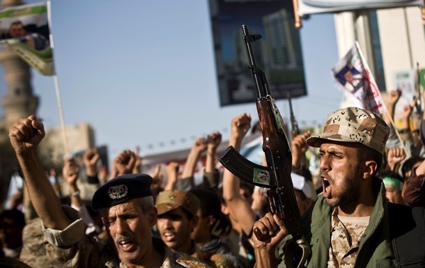 У Ємені дев ять людей загинули при обстрілі військового параду