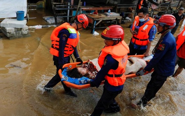 Повені в Індонезії: понад 40 загиблих та 400 000 евакуйованих