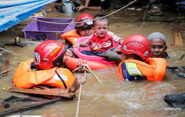 Жертвами повені в Індонезії стали 53 людини