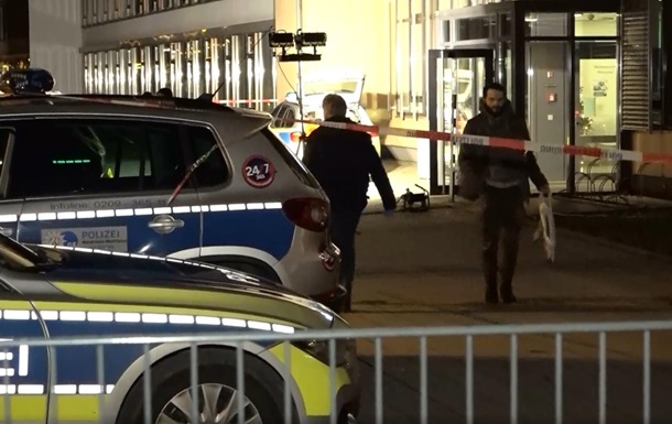 Немецкий коп застрелил мужчину, угрожавшего ему ножом