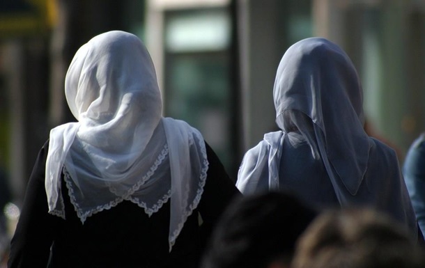 Школяркам до 14 років заборонять носити хіджаб в Австрії
