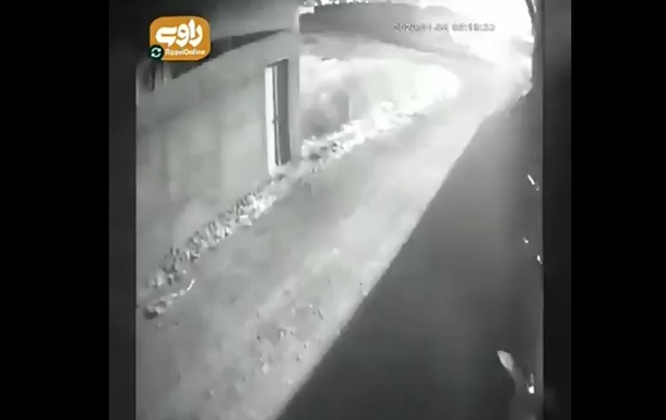 Камера видеонаблюдения сняла крушение самолета МАУ