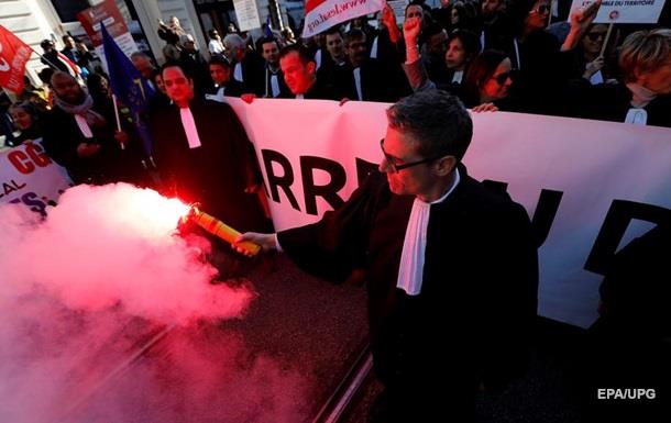 Демонстрации во Франции: полиция в Париже применила слезоточивый газ