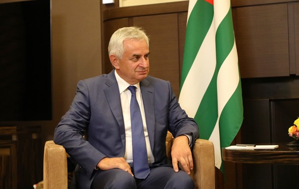 Парламент Абхазии призвал президента уйти в отставку