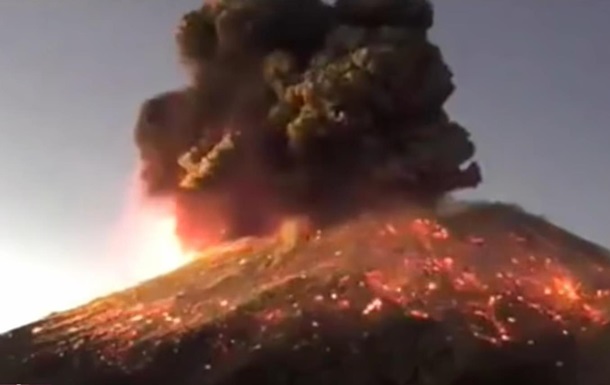 В Мексике на вулкане Попокатепетль произошел мощный взрыв