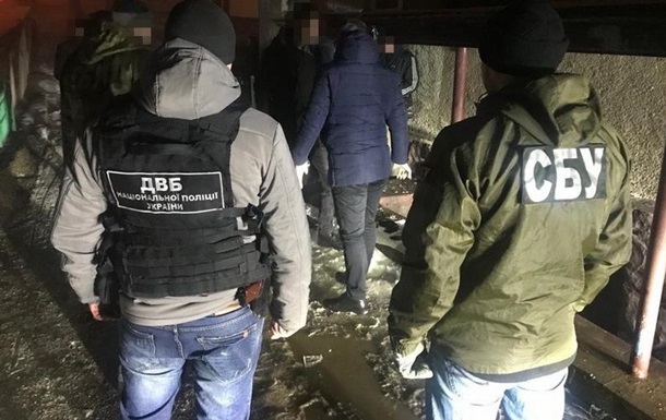 Полицейский наладил наркобизнес на Буковине