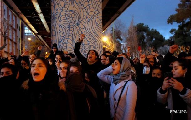 Протести в Ірані: На вулицях посилили наряди поліції