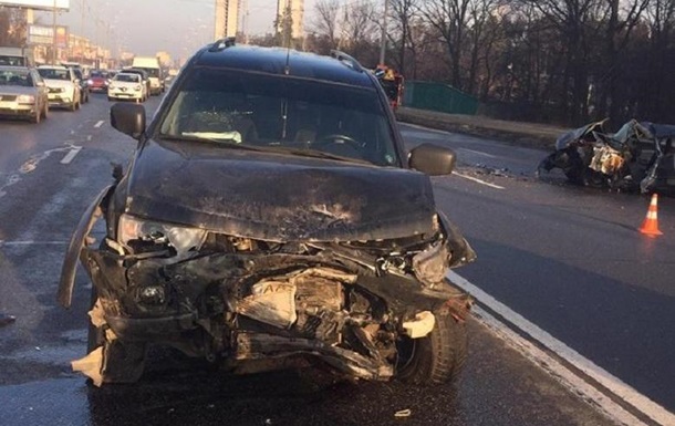 ДТП в Києві: у лобовому зіткненні загинув водій