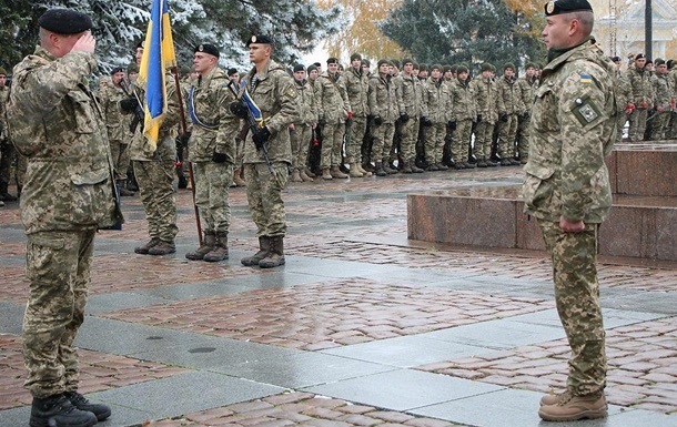 Украинцы снова пойдут в армию с 18 лет