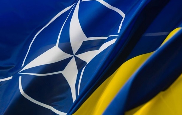 НАТО підтримує реформи в секторі оборони і безпеки України