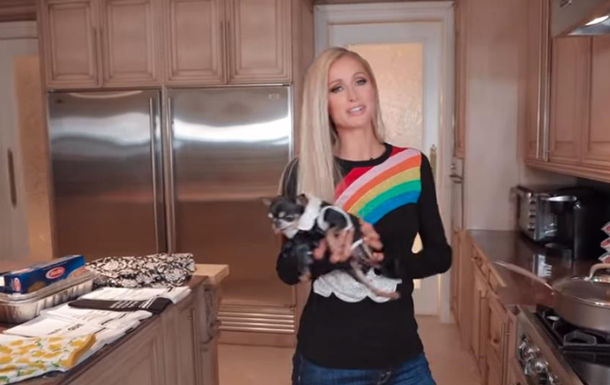 Періс Хілтон почала вести кулінарне шоу на YouTube