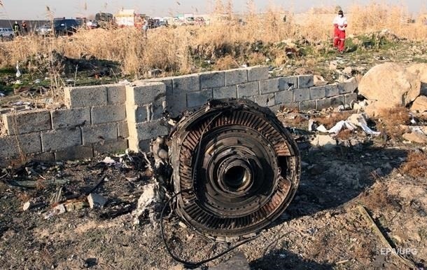 Крушение самолета: черные ящики отдадут Украине