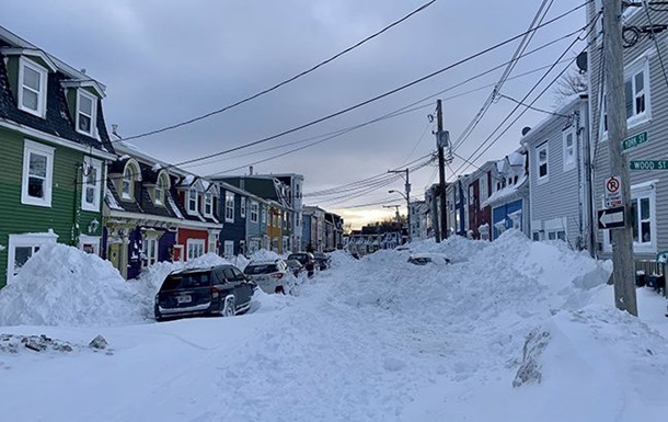 У Канаді випало майже три метри снігу