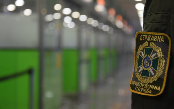 Пьяного мужчину сняли с рейса в Борисполе: он копил на билет три года