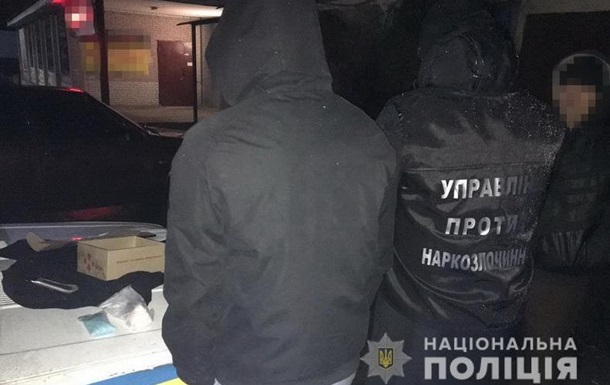 На почте на Луганщине задержали двух мужчин с наркотиками